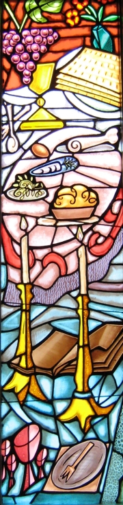 Stained glass depicting Pesach.